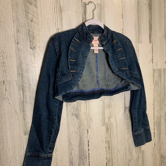 Candie’s Women’s Cropped Jean Jacket-Size Medium - Picture 2 of 9